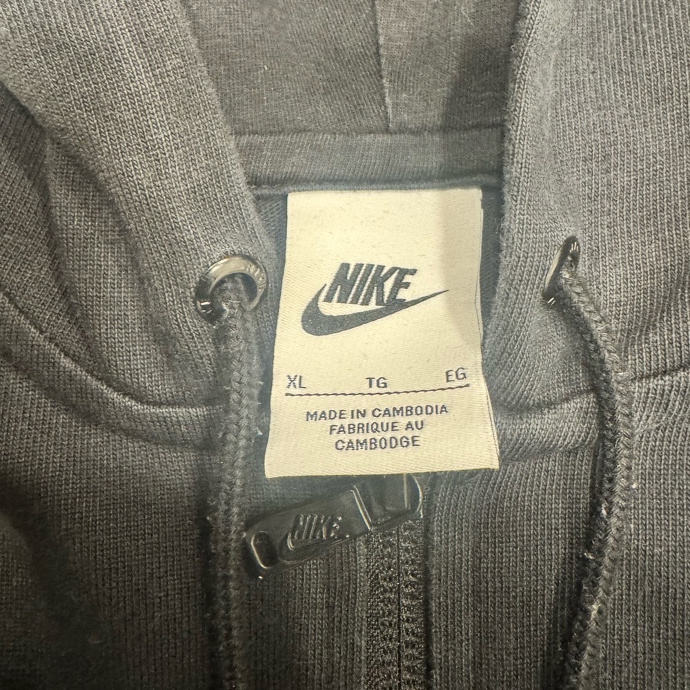 Nike Women's Black Zip-Up Hoodie - Picture 9 of 9